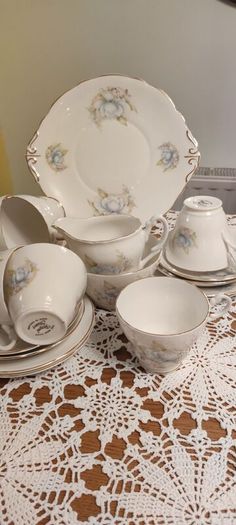 21 pcs Very pretty Vintage Royal Stuart Teaset Pale blue and pink flowers