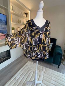Ladies Navy & Mustard Chiffon Top from Dunnes Stores. Size UK 20-22 / EU 48-50