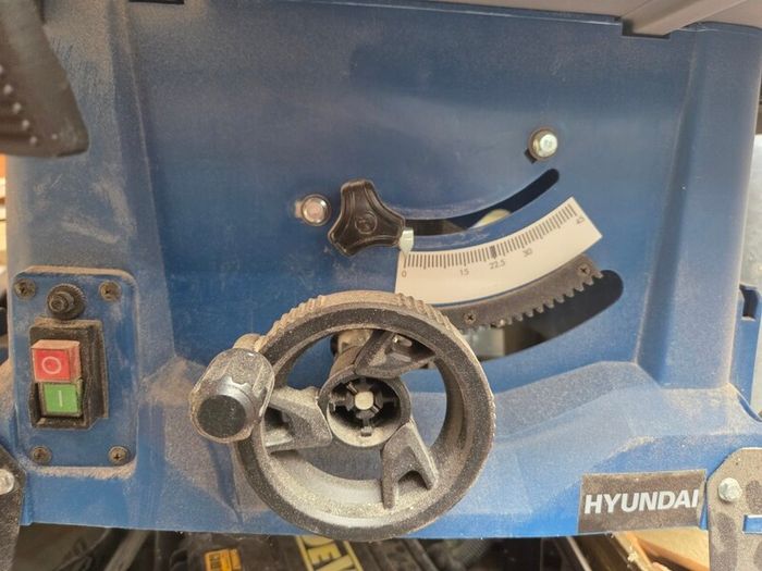 Table saw Hyundai used handfull times