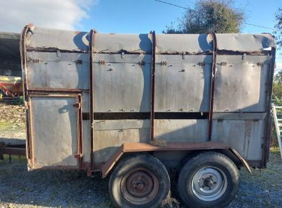 Cattle trailer