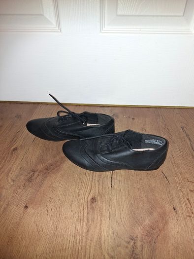 Brand NEW girls school shoes, size 2