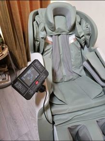 Full body massage chair