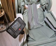 Full body massage chair