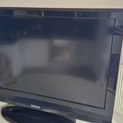 32" Toshiba HD TV + Google Chromecast Stick (Turn Any Room Into A Smart TV!)