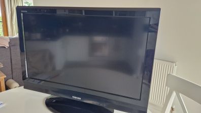 32" Toshiba HD TV + Google Chromecast Stick (Turn Any Room Into A Smart TV!)