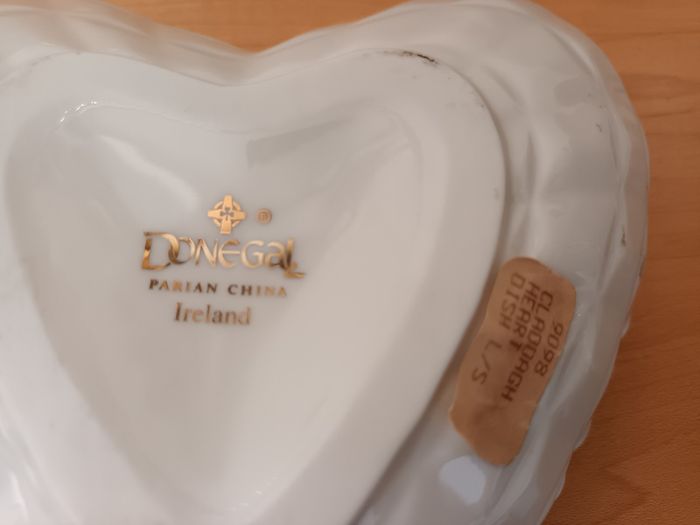 Doegal Parian China - Claddagh Heart Dish