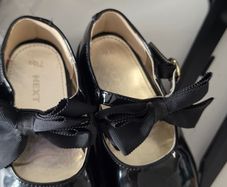 Black wide fit shoes size 7.5 and 9. Big fitting