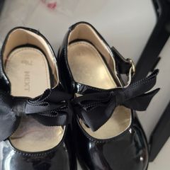 Black wide fit shoes size 7.5 and 9. Big fitting