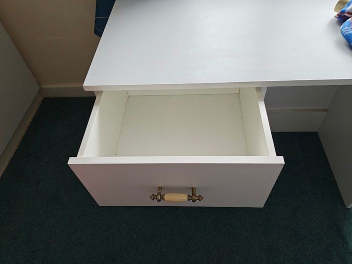 Desk with drawers suit student