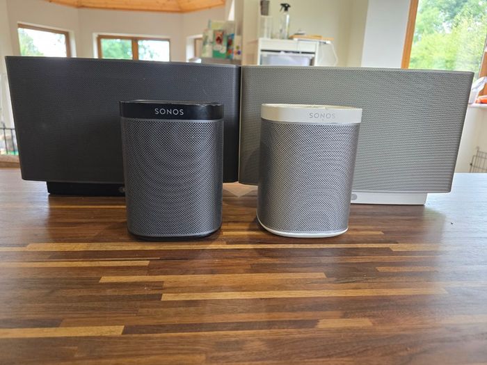 Sonos Speakers  2  Play 1 and 2  Play 5