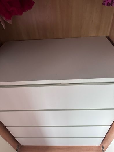 Like New - Modern White 4-Drawer Chest