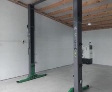 Brand new Clear Floor 2 Post 4 Ton Lift