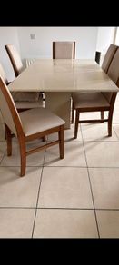 table amd chairs