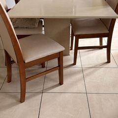 table amd chairs