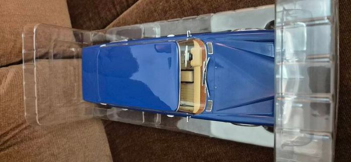 Mercedes Benz 1:18 model car