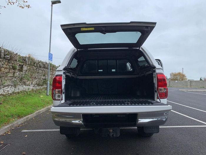 Toyota Hilux SR5 2.4L Full Leather, Canopy, Low KM