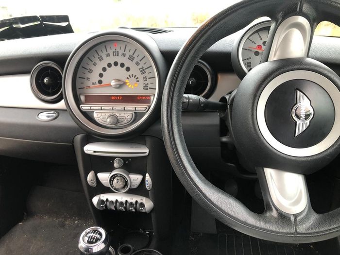 08 Mini One - For repair or Breaking