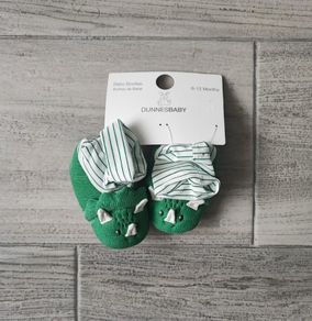 Brand new with tags - 6-12mth Bundle ( Slippers & Non-slip Socks)