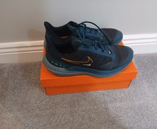 Nike Air Winflo 9 Shield Men's Runners Size 9.5
