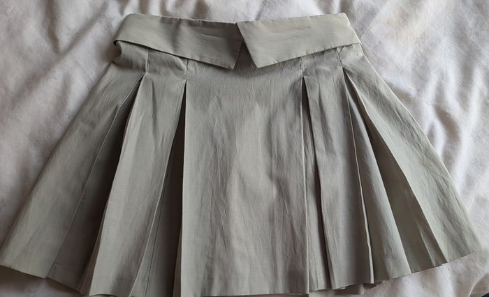 Pleated skirt size 4 BNWT