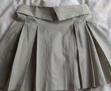 Pleated skirt size 4 BNWT