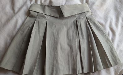 Pleated skirt size 4 BNWT