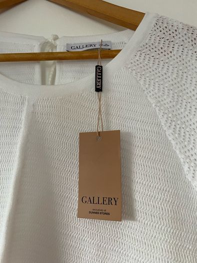 Gallery ladies white top size 20 - new