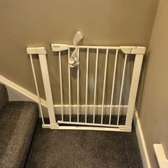 Noma Pressure Fit Stair Gate White with extension
