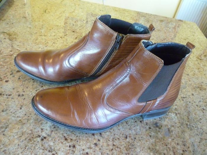 Brown Leather Chelsea Ladies Boots.  Side Zip. Colour Saddle Brown. Brand Ellen Blake.  Size Uk 6 / Eu 39.   In Very Good Condition. Quality Leather
