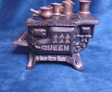 Cast iron miniaturee Queen toy stove