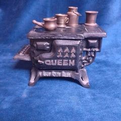 Cast iron miniaturee Queen toy stove