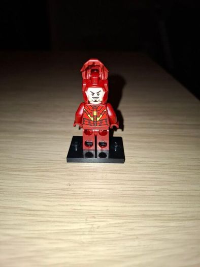 A mix of Lego Marvel Minifigures