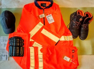Complete Workwear Bundle. Hi-Vis Jacket, Trousers, Polo Shirt, Boots & Cap.