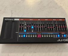 Roland JU 06