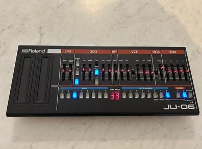 Roland JU 06