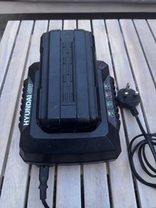 Hyundai 40 Volt battery and Charger