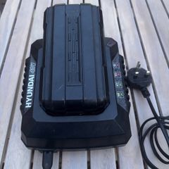 Hyundai 40 Volt battery and Charger