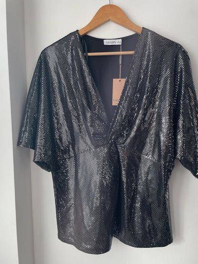 Gallery Silver bauble knot top size 16 to 18