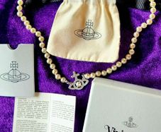 vivienne Westwood pearl choker