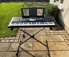 Black Yamaha Psr-e223 Keyboard