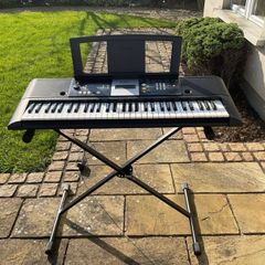 Black Yamaha Psr-e223 Keyboard