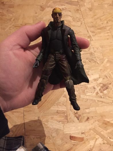 Detailed action figure : man with two swords