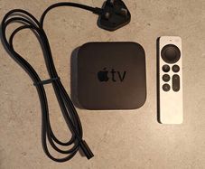 Apple TV HD 32GB (A1625) + Siri Remote (A2540)
