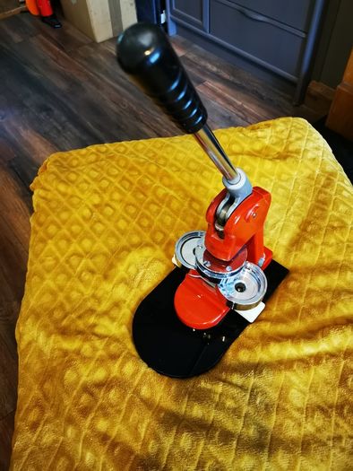 Badge Maker Machine