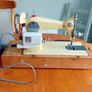 1940s/50s New Home sewing machine in working condition Image 3