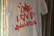 Ariana Grande Bundle - One Love Mancester Concert Large T Shirt, Badges &amp; Compact Mirror.