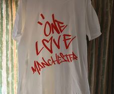 Ariana Grande Bundle - One Love Mancester Concert Large T Shirt, Badges & Compact Mirror.