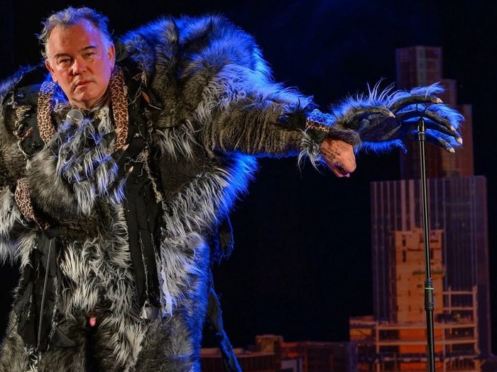 Stewart Lee vs the Man-Wulf - Sold Out Olympia Tonight X2