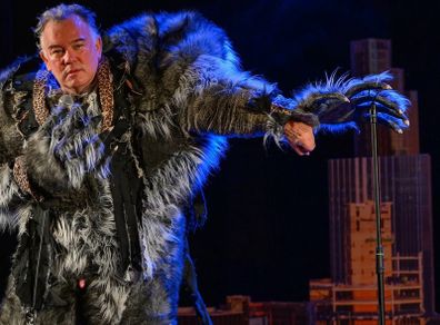 Stewart Lee vs the Man-Wulf - Sold Out Olympia Tonight X2
