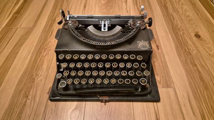 Imperial "The Good Companion" Typewriter